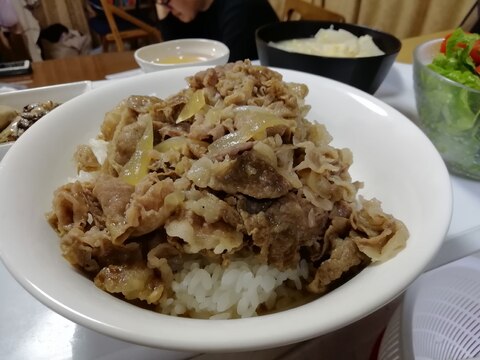 ダシダが隠し味の牛丼